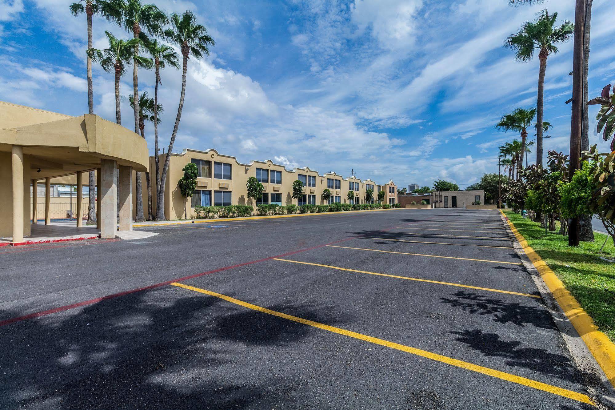 Clarion Inn Near Mcallen Airport Exterior photo